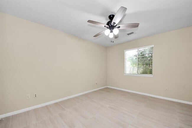 Building Photo - 10214 White Oak Trail Ln