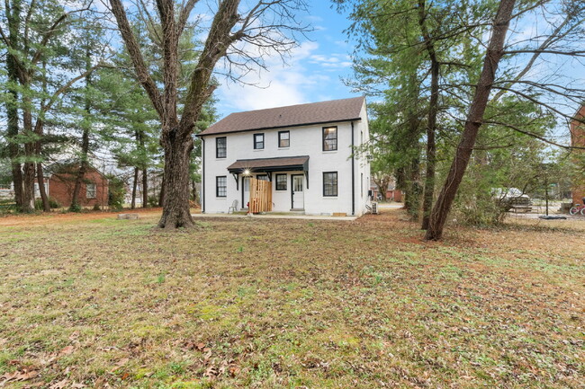 Building Photo - Fantastic 2 Bed, 1 Bath.  Walk to MTSU! Ut...