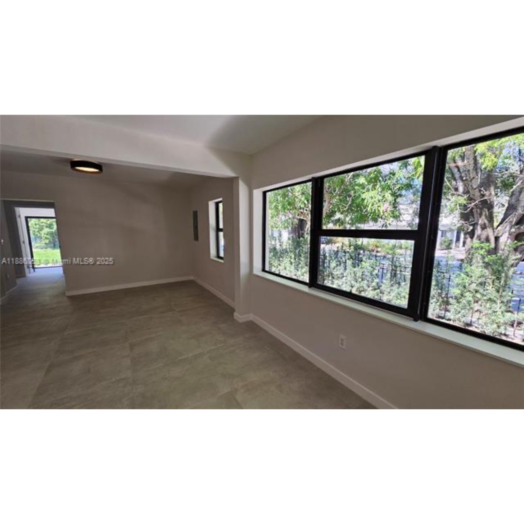 Building Photo - 424 NE 63rd St