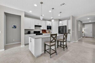 Building Photo - 540 SE Monet Dr