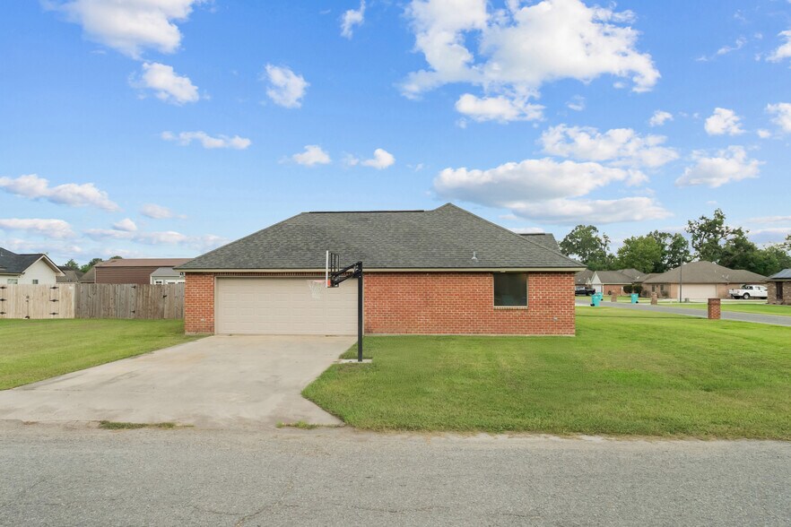 Building Photo - 107 Fox Trot Ln