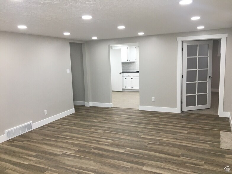 Building Photo - 378 E Center St