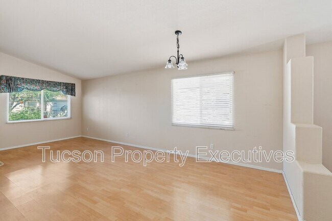 Building Photo - 13256 N Hammerstone Ln