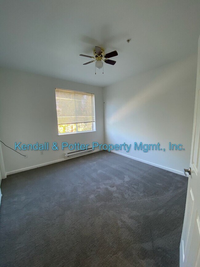 Building Photo - One Bedroom Condo Close to Downtown Santa Cruz!