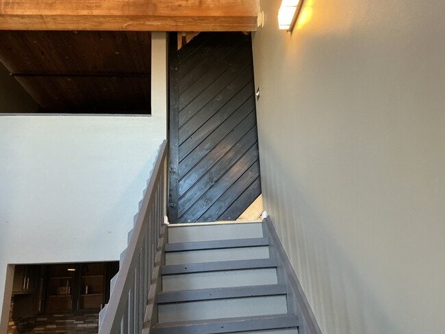 Building Photo - 201 S Hoskins Rd