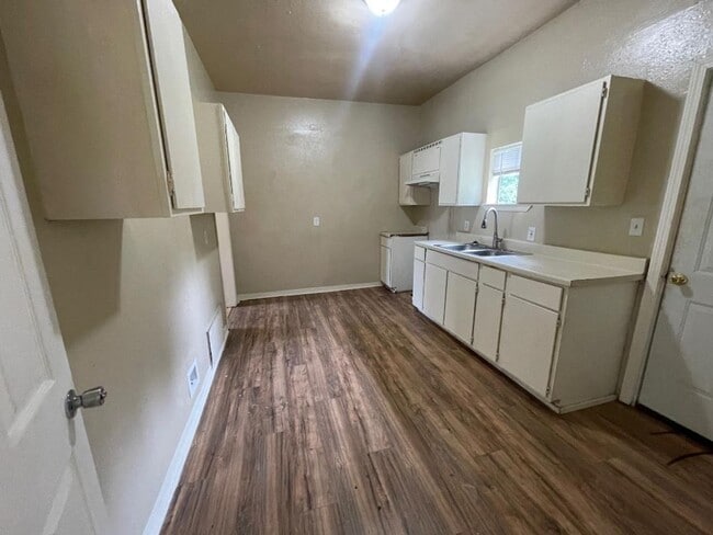 Building Photo - 3 Bedroom plus study, 2 Bathroom Home For ...