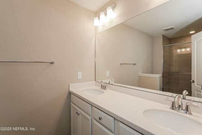 Building Photo - 7419 Palm Hills Dr