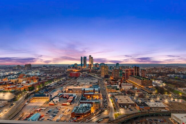 Building Photo - 75 Park Ln S