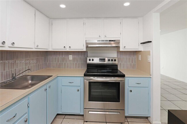 Building Photo - 1225 West Ave