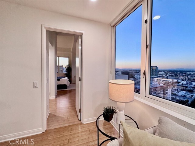 Building Photo - 525 E Seaside Way