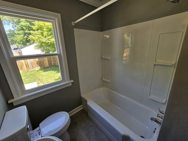 Building Photo - 132 N Beech Ave