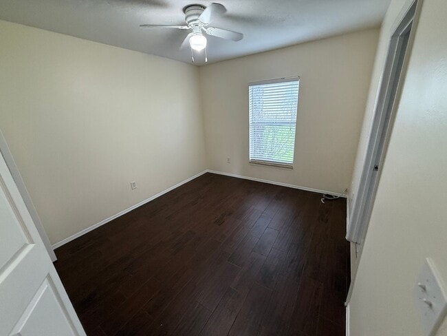 Building Photo - 2 Bed/2 Bath 1st Floor condo at Lancelot W...