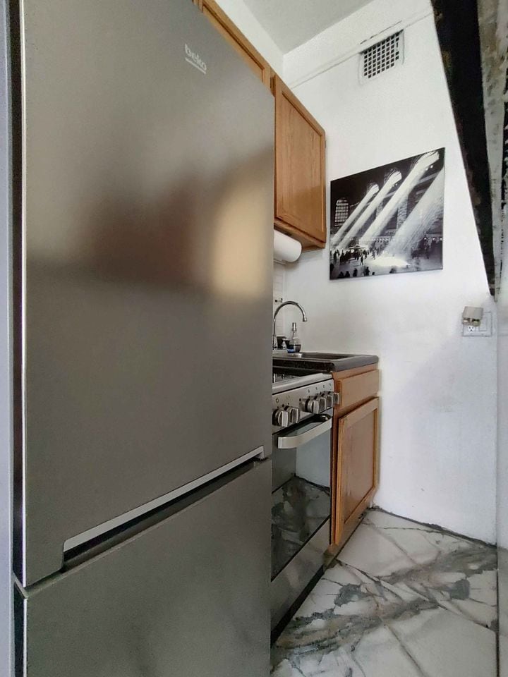 Building Photo - 556 W 161st St