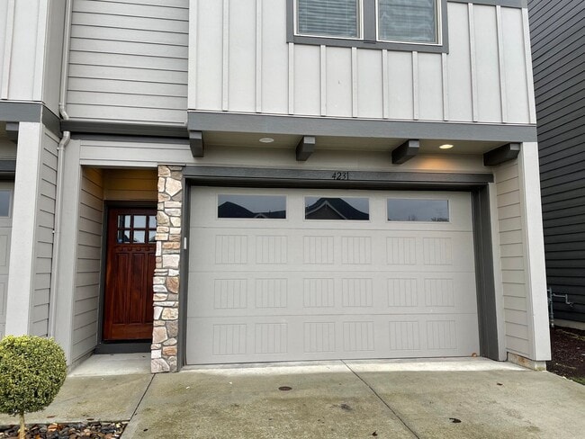 Building Photo - 1 MONTH FREE OF RENT LUXURY 4 BD TOWNHOME!...