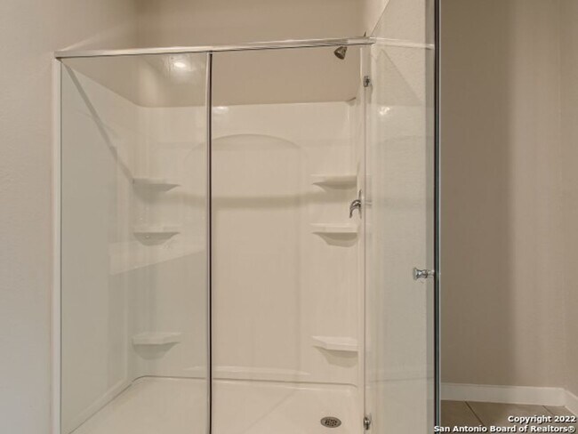 Building Photo - SEPTEMBER  HALF OFF First Month Rent 5 Bed...