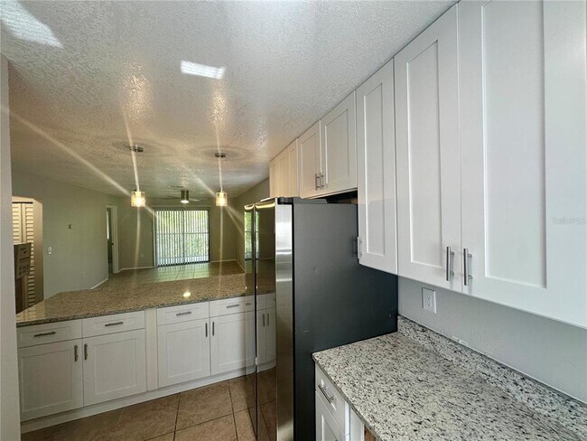 Building Photo - 2522 S Oak Ave