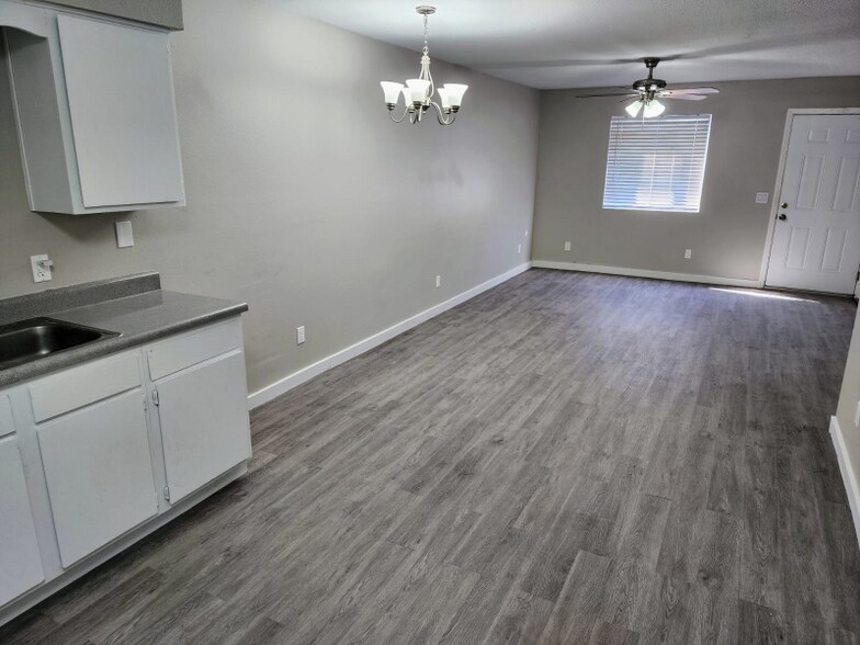 Primary Photo - 590 W 18th Ave