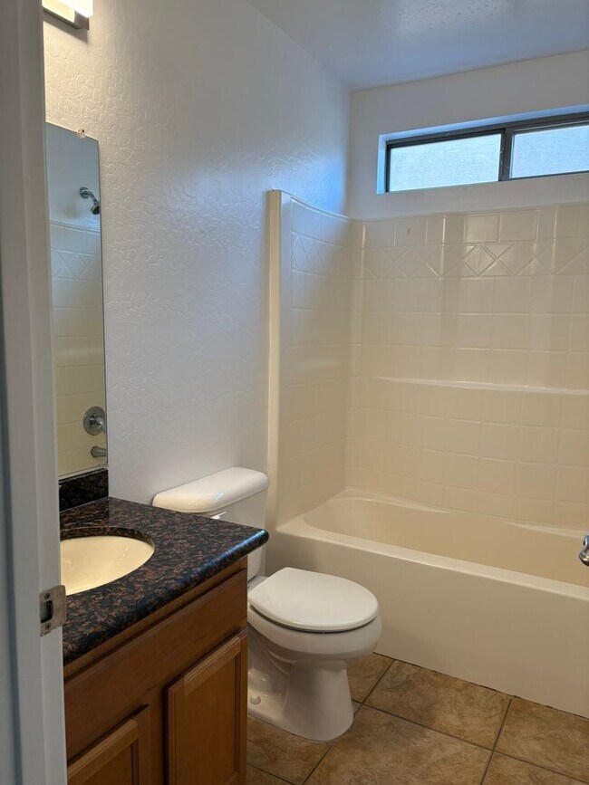 Building Photo - Beautiful 3 Bedroom Home in Camelback Ranch