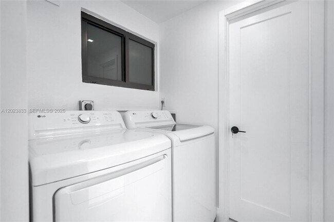 Building Photo - 6566 SW 35th St