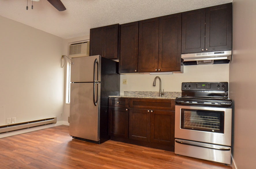 Building Photo - The Parkway Apartments