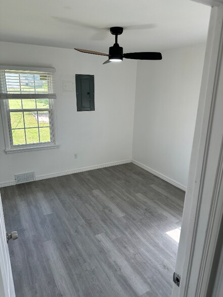 Building Photo - 4307 NW Ridgecrest Dr