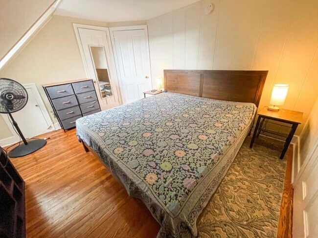 Building Photo - 705 E Seneca St