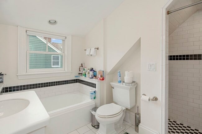 Building Photo - 53 Upland Rd