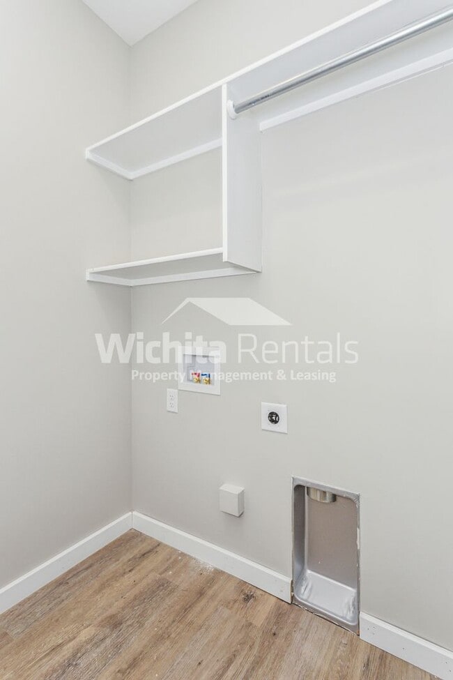 Building Photo - Brand new duplex