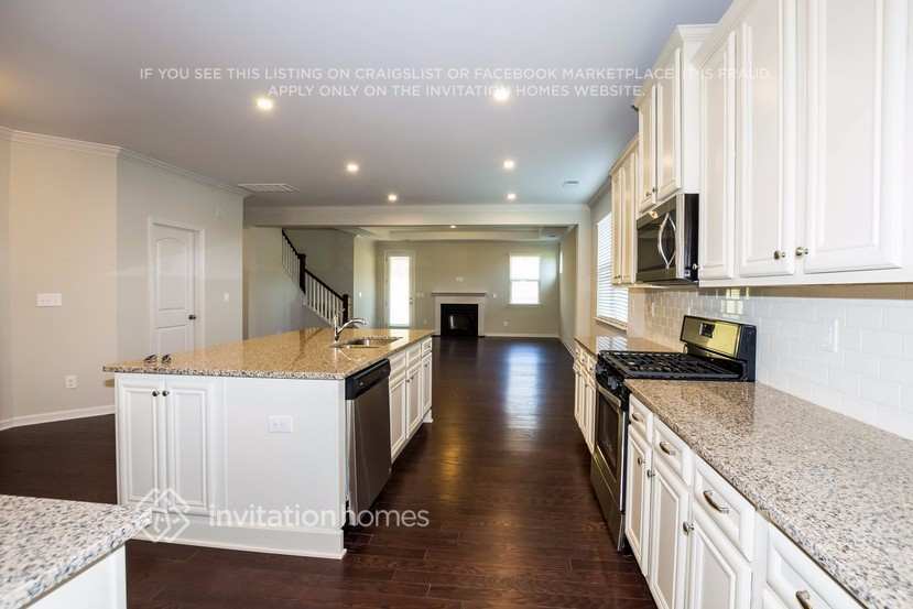 Building Photo - 11326 Cedarvale Farm Pkwy