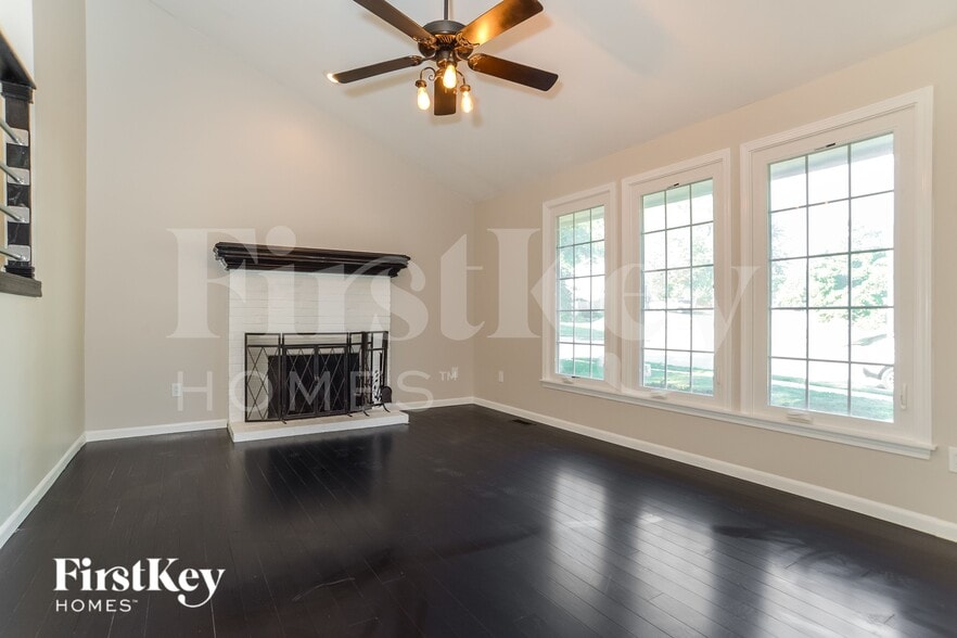 Building Photo - 8705 N Wayland Ave