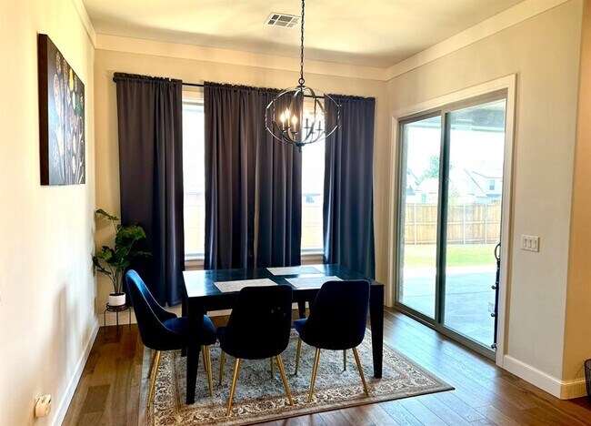 Building Photo - 812 Fox Hollow Dr