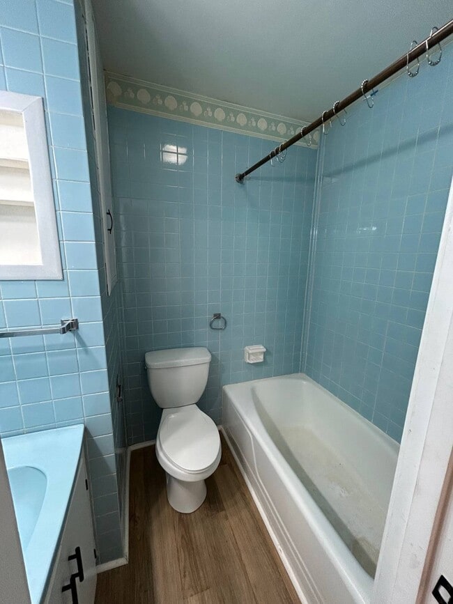 Building Photo - 815 W Main St