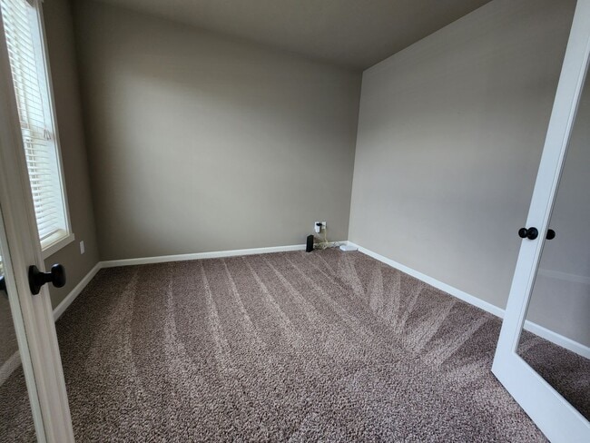 Building Photo - Beautiful West Pasco Home