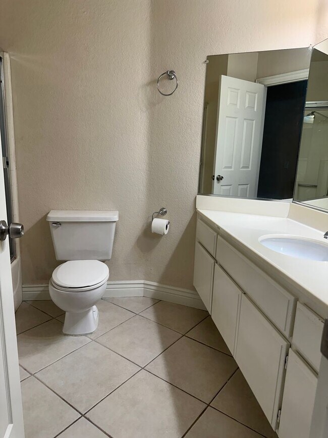 Building Photo - 940 Birmingham Dr