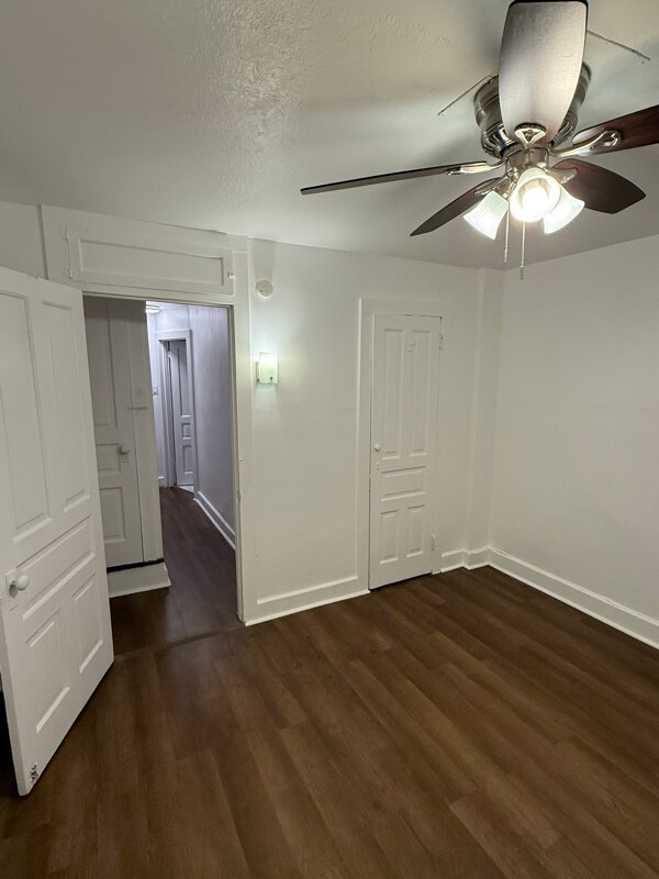 Building Photo - 526-14-1/2 S 14 1/2 St