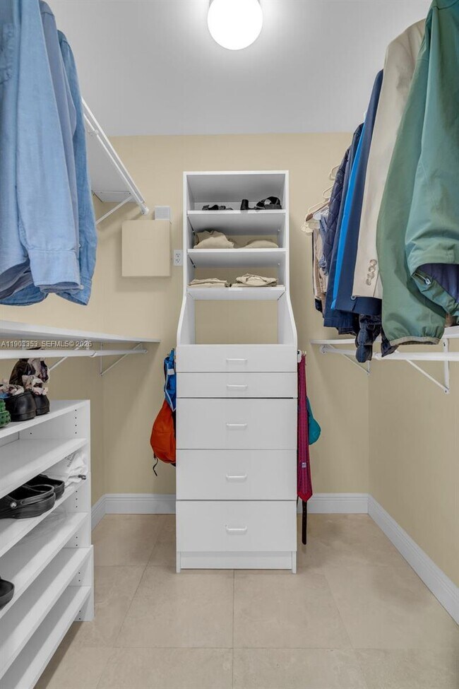 Building Photo - 791 Crandon Blvd