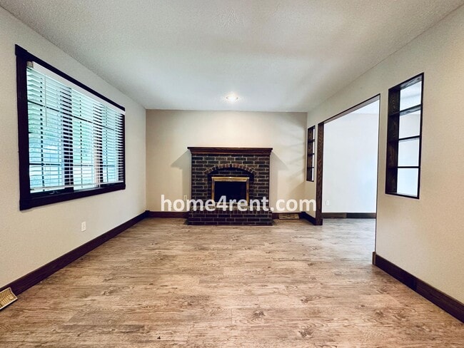 Building Photo - Fantastic Parkville area with Updated Kitchen including Granite Counters and Stainless Steel Appl...