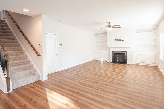 Building Photo - 220 Carvel Trl