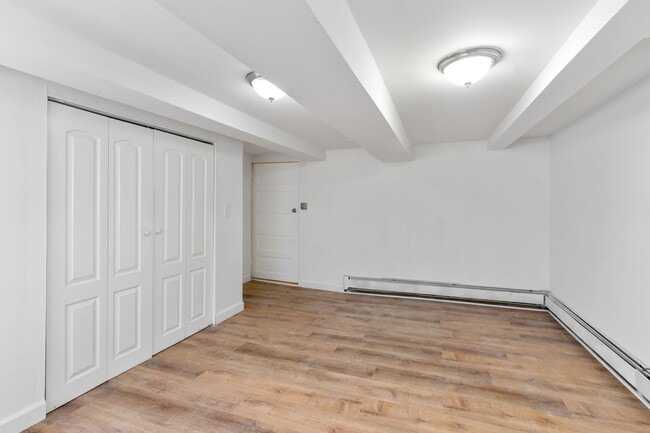 Building Photo - 5714 N Christiana Ave