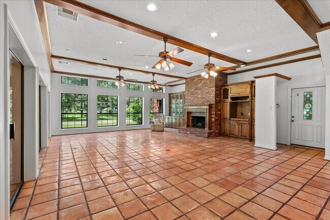 Building Photo - 3415 Bayou Dr E