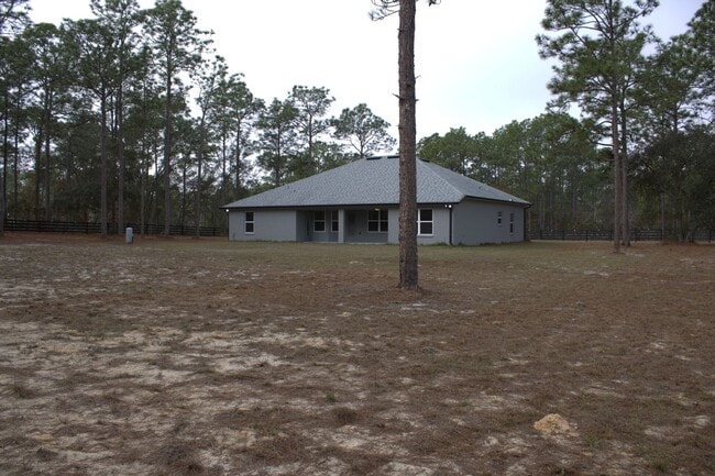 Building Photo - 4BR/2BA home available for rent in Weeki Wachee