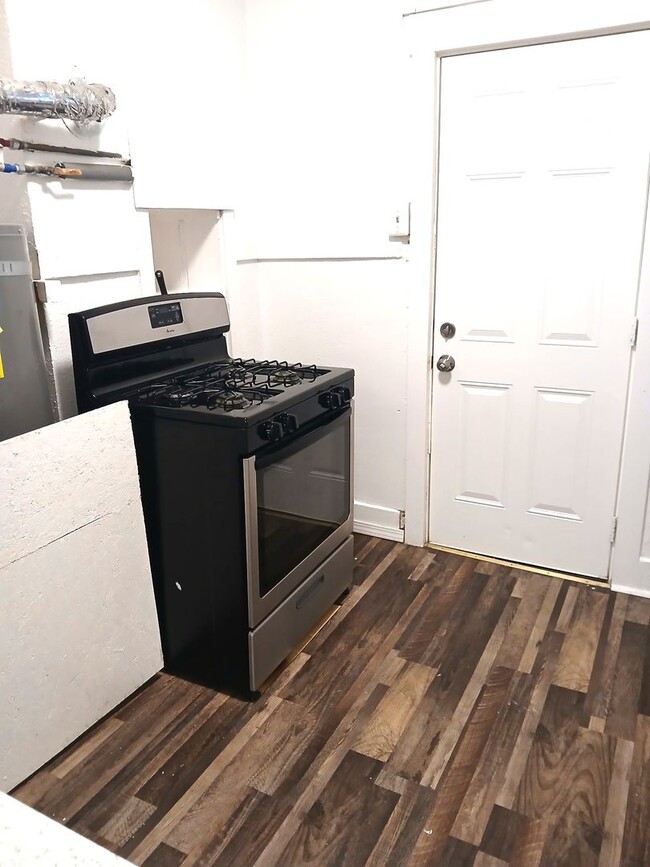 Building Photo - 2802