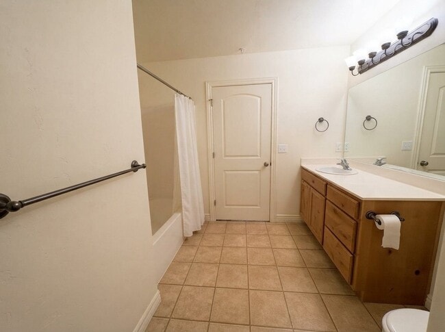 Building Photo - 425 S 2220 W