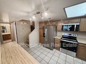 Building Photo - 850 S River Dr