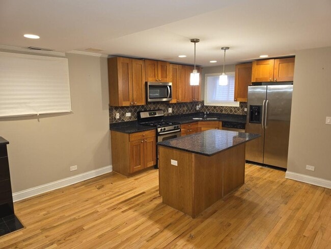 Building Photo - 4824 S King Dr