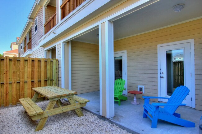 Building Photo - 1813 Eleventh Street-SI ID1023289P