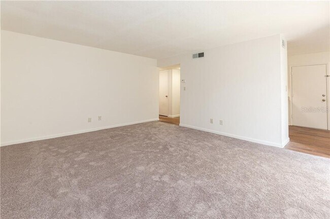 Building Photo - Fantastic 1 /1 x Rent @ Winter Park's Four...