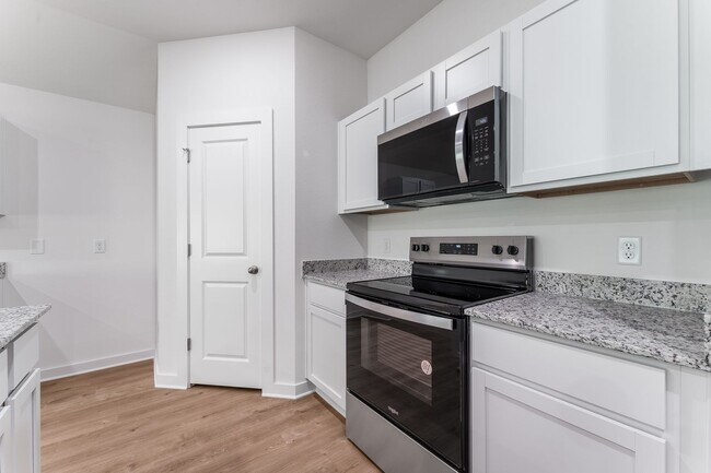 Building Photo - Welcome to your dream home in the prime lo...
