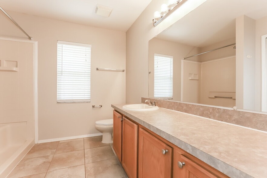 Building Photo - 11022 4th Ave E