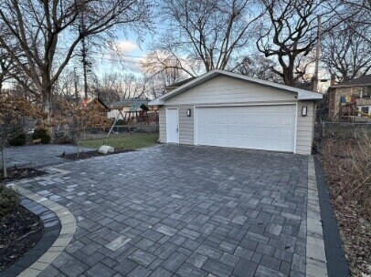 Building Photo - "Charming 4-Bed Retreat in Edina: Spacious 2142 Sq Ft with Hardwood Elegance & Cozy Fireplaces!"